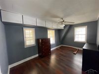 222 Garden Lane, Saginaw, MI 48602