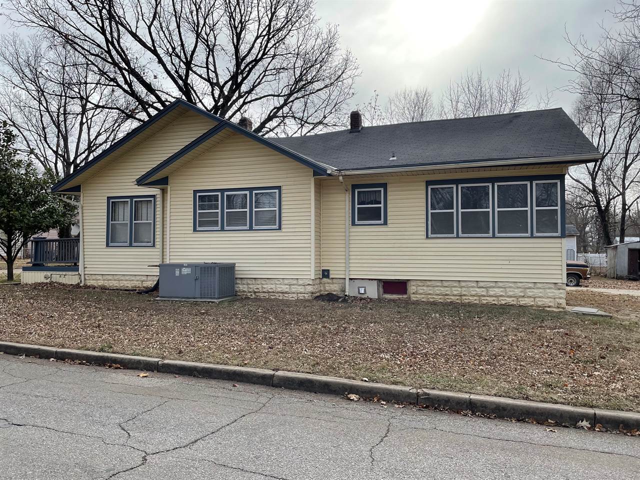 101 Michigan St, Winfield, KS 67156