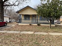 101 Michigan St, Winfield, KS 67156