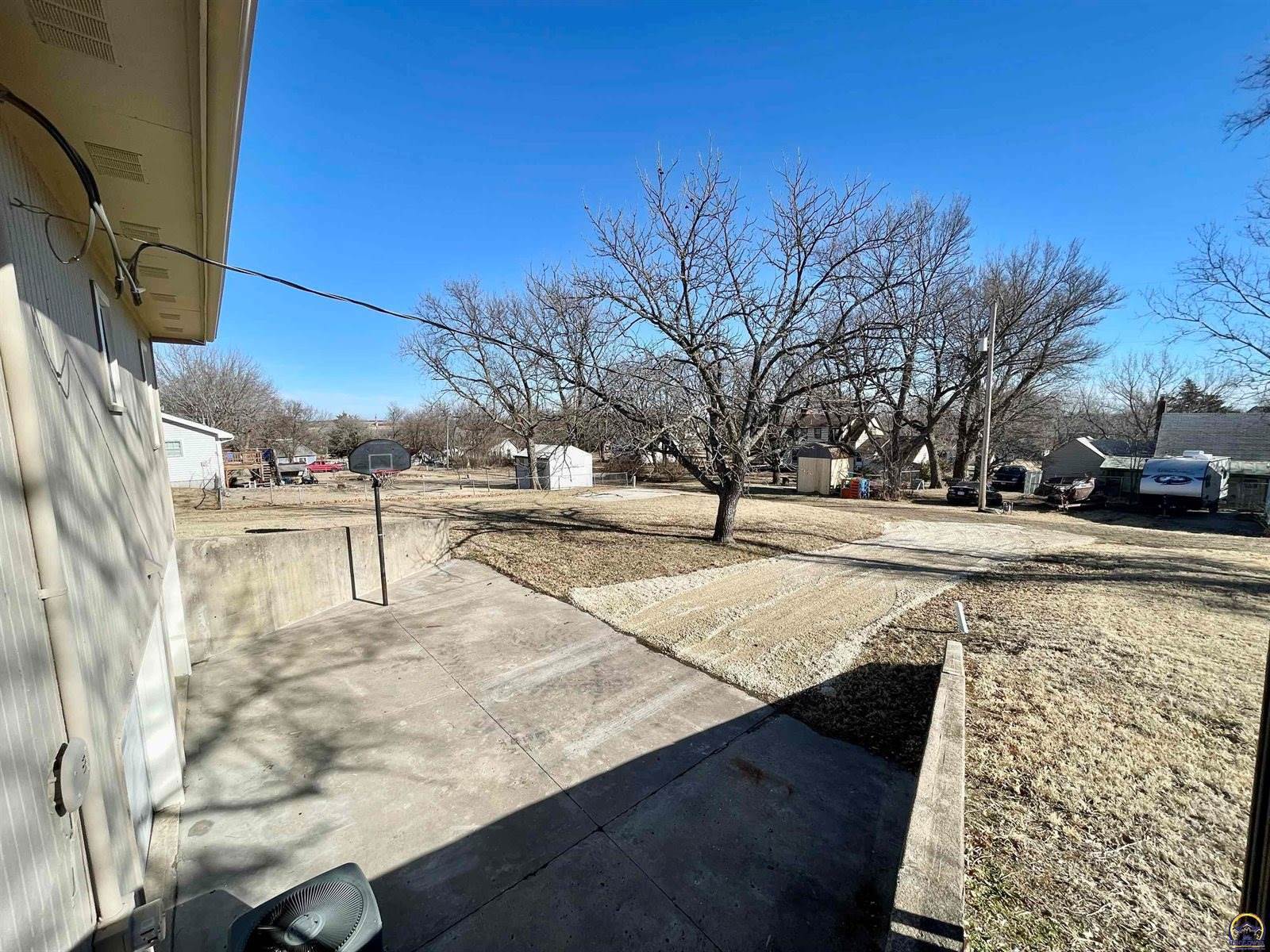 210 Mulberry ST, Eskridge, KS 66423