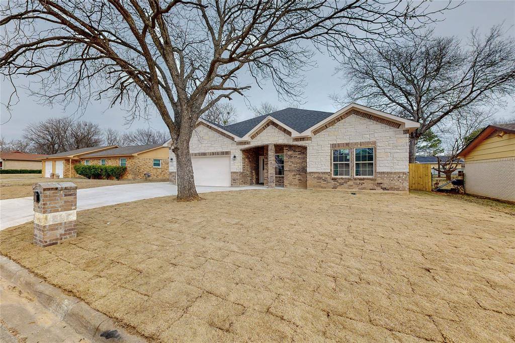 6801 Wagonet Road, Forest Hill, TX 76140