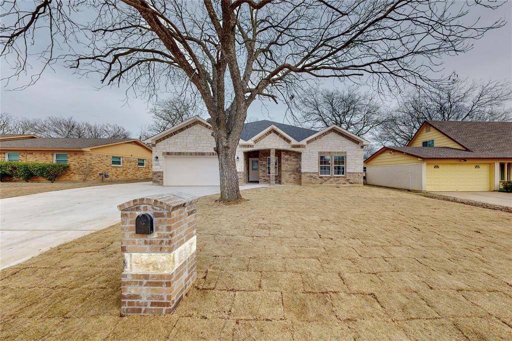 6801 Wagonet Road, Forest Hill, TX 76140