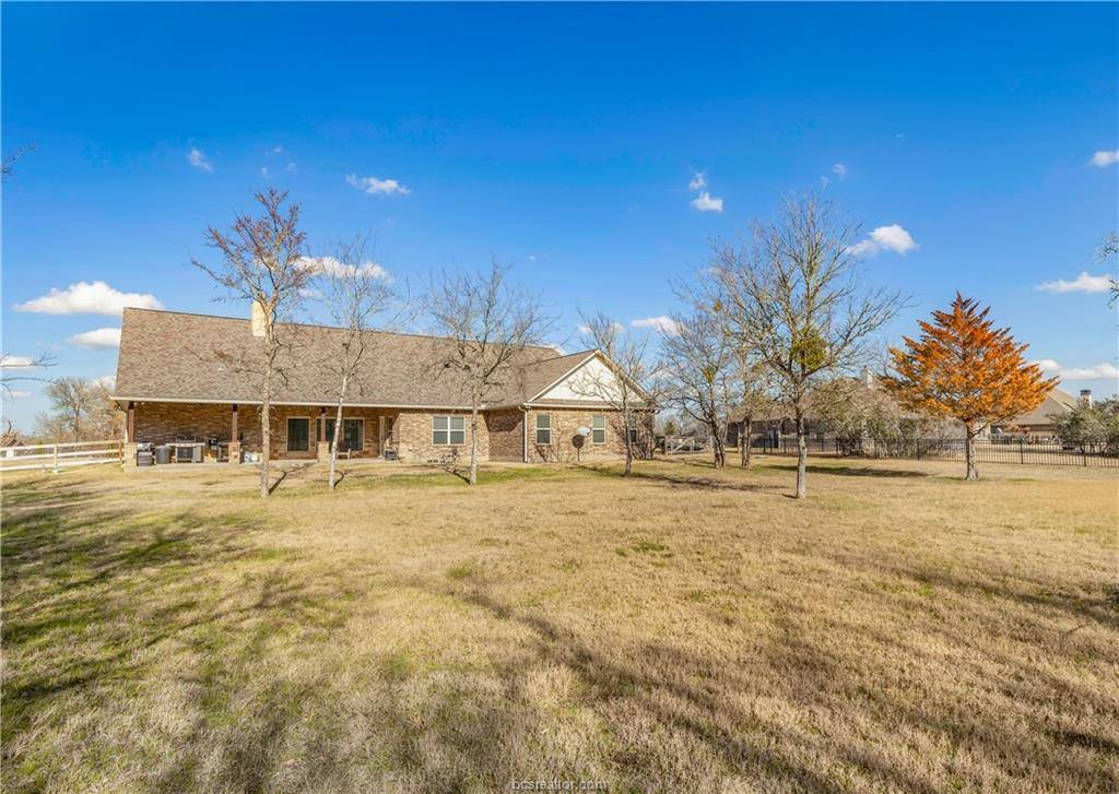 10734 Lonesome Dove Trail, Bryan, TX 77808