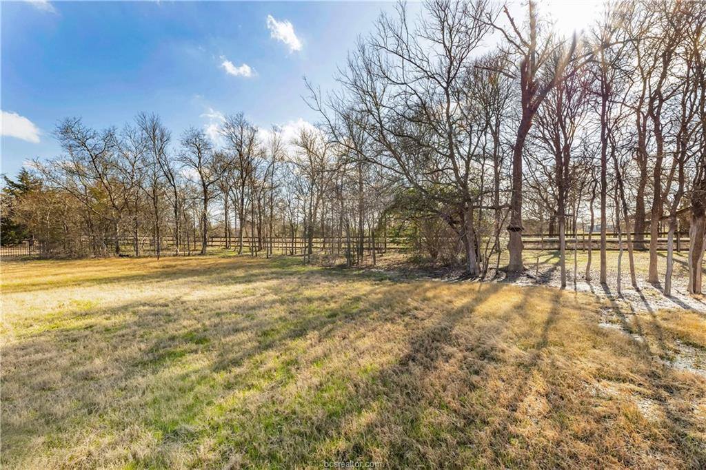 10734 Lonesome Dove Trail, Bryan, TX 77808