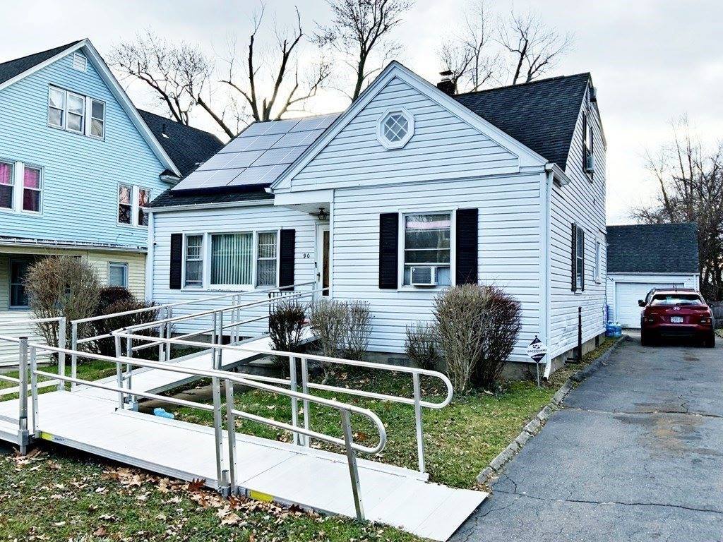 90 Narragansett St, Springfield, MA 01107