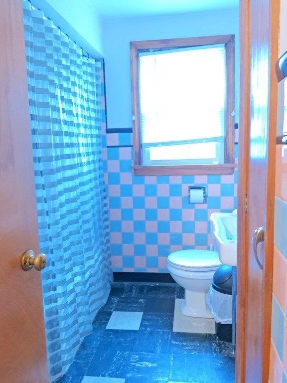 90 Narragansett St, Springfield, MA 01107