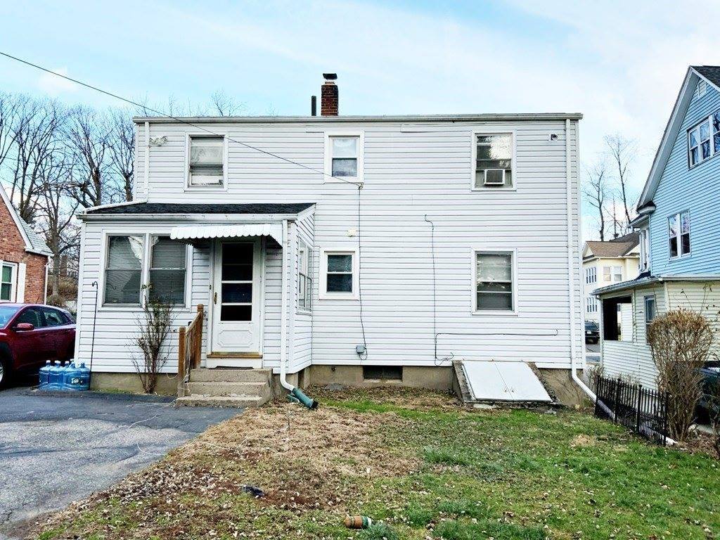 90 Narragansett St, Springfield, MA 01107