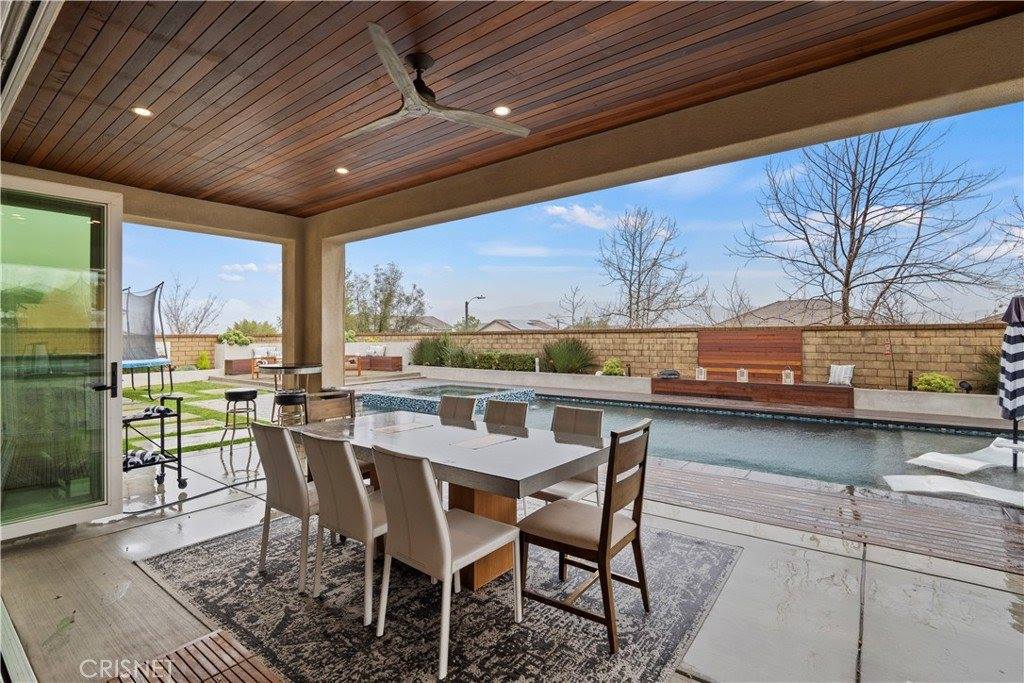 22384 Midtown Court, Saugus, CA 91350