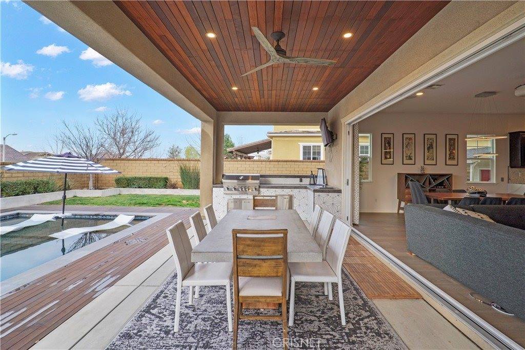 22384 Midtown Court, Saugus, CA 91350