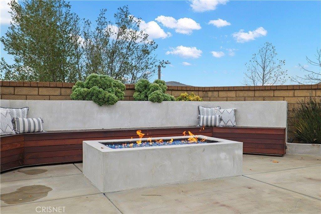 22384 Midtown Court, Saugus, CA 91350