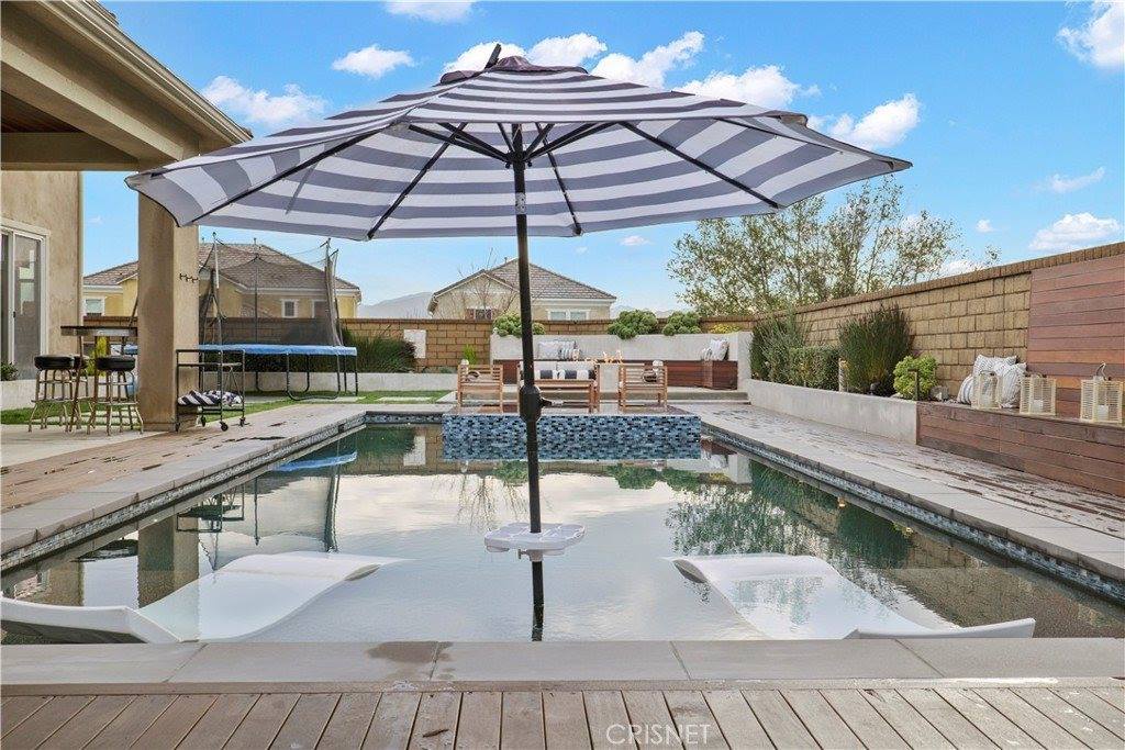 22384 Midtown Court, Saugus, CA 91350