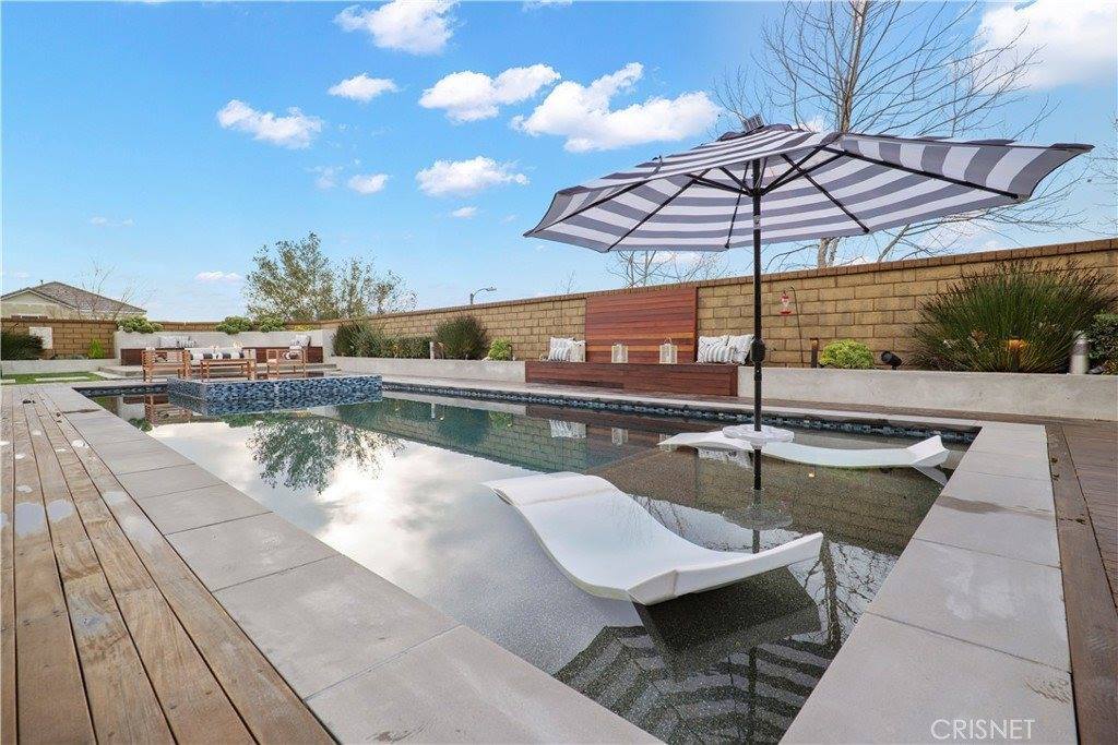 22384 Midtown Court, Saugus, CA 91350