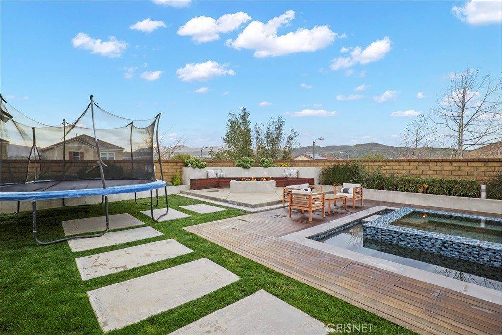 22384 Midtown Court, Saugus, CA 91350