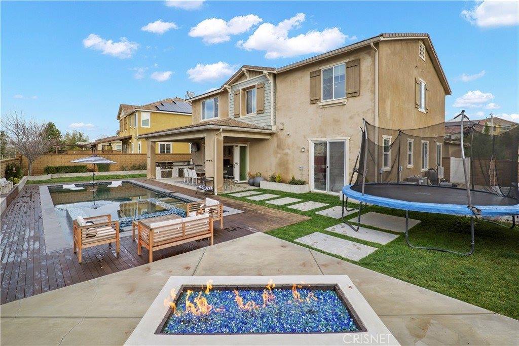22384 Midtown Court, Saugus, CA 91350