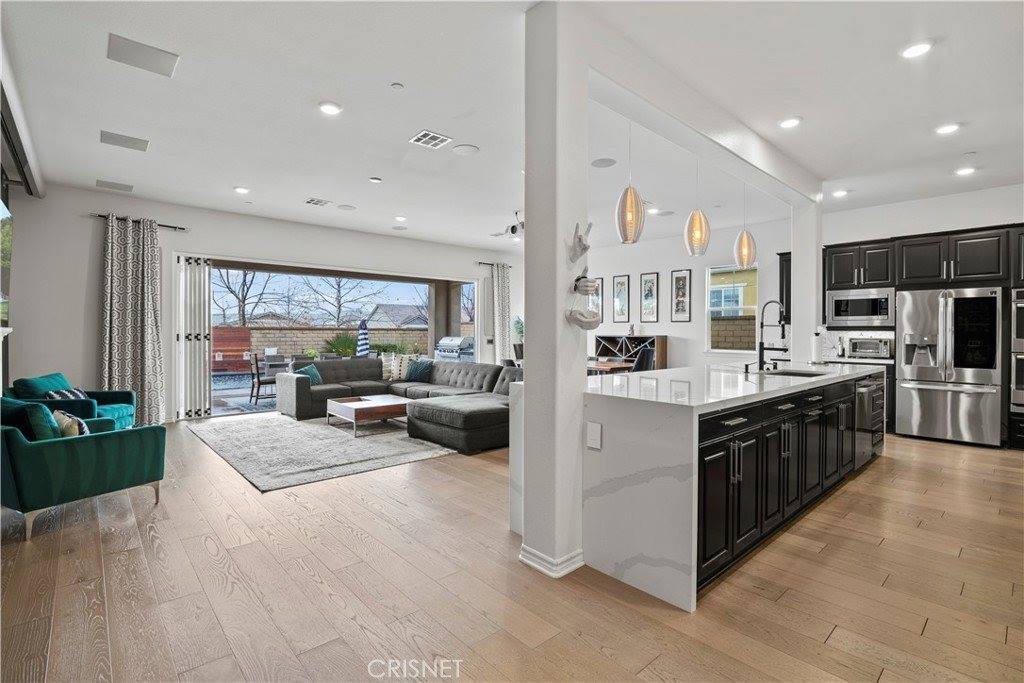 22384 Midtown Court, Saugus, CA 91350