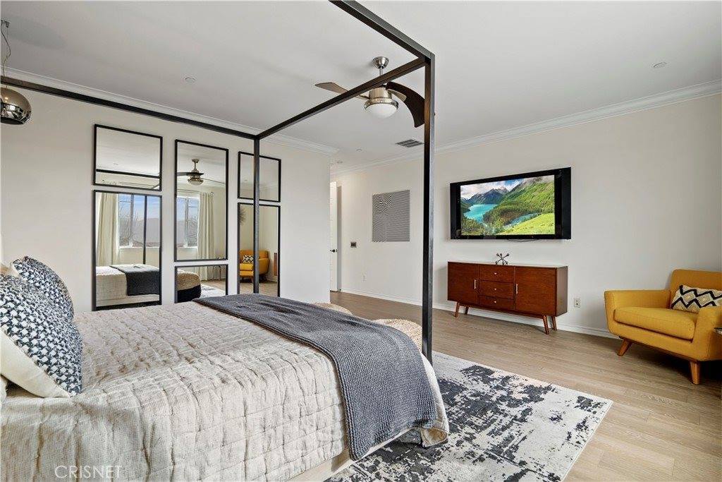 22384 Midtown Court, Saugus, CA 91350