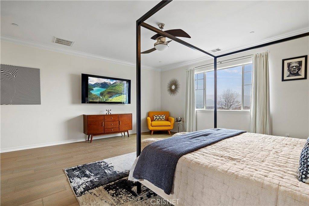 22384 Midtown Court, Saugus, CA 91350