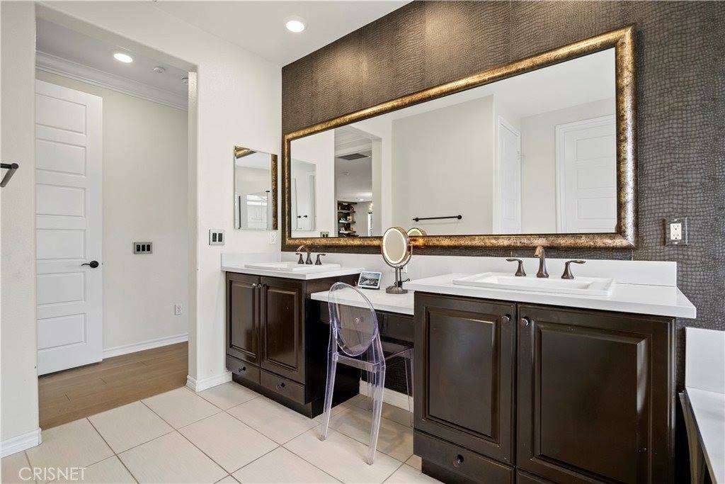 22384 Midtown Court, Saugus, CA 91350