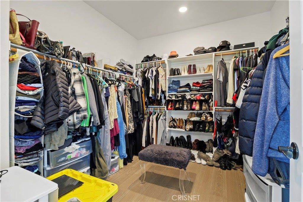 22384 Midtown Court, Saugus, CA 91350