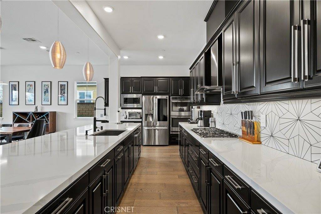 22384 Midtown Court, Saugus, CA 91350