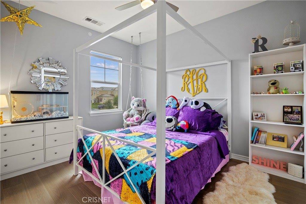 22384 Midtown Court, Saugus, CA 91350