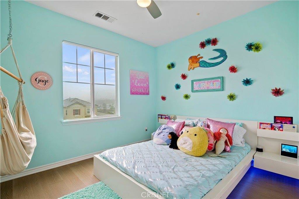 22384 Midtown Court, Saugus, CA 91350