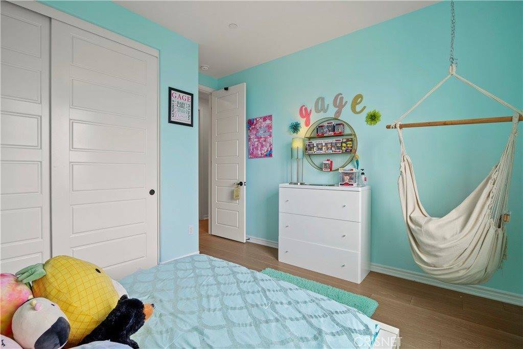 22384 Midtown Court, Saugus, CA 91350