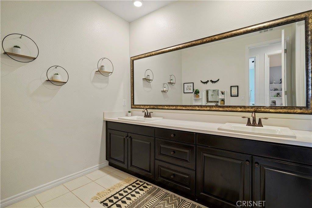 22384 Midtown Court, Saugus, CA 91350