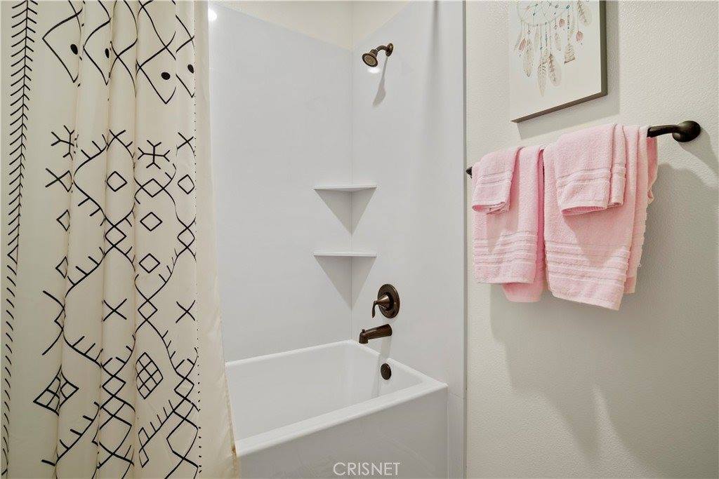 22384 Midtown Court, Saugus, CA 91350