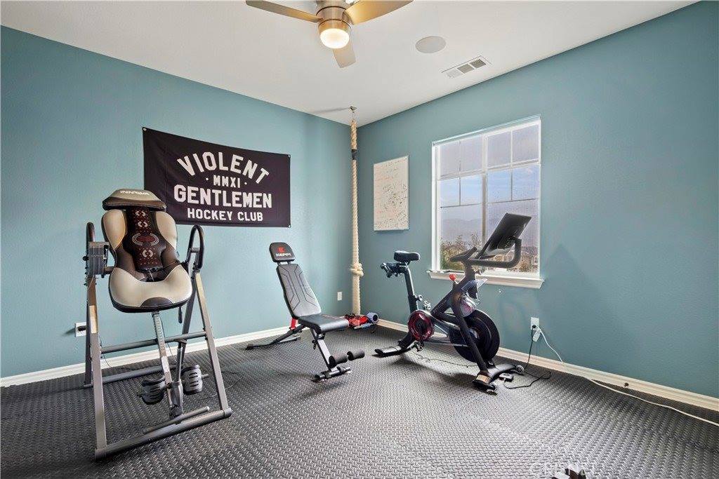 22384 Midtown Court, Saugus, CA 91350