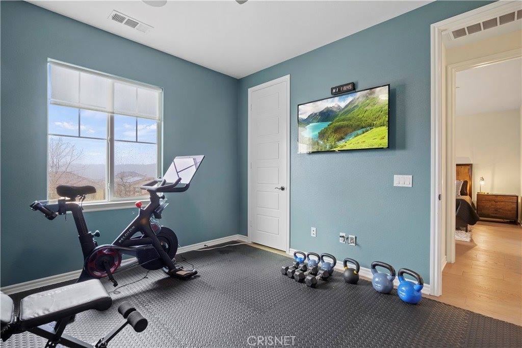 22384 Midtown Court, Saugus, CA 91350