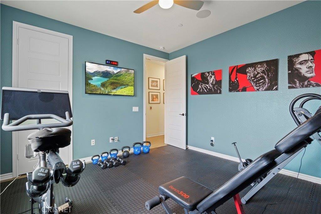 22384 Midtown Court, Saugus, CA 91350