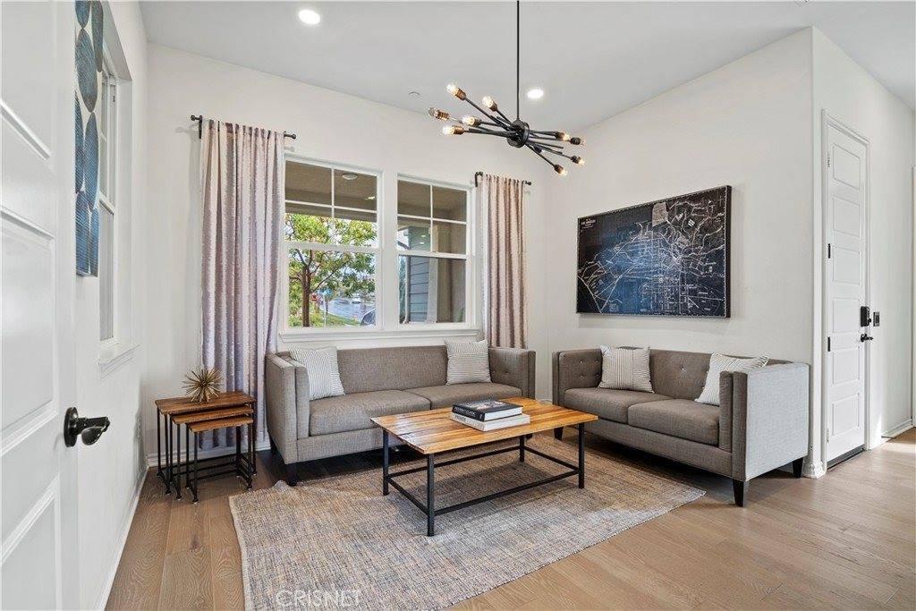 22384 Midtown Court, Saugus, CA 91350