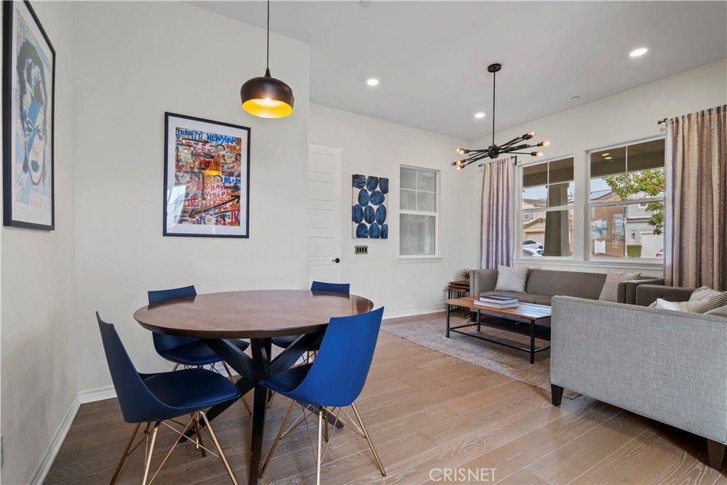 22384 Midtown Court, Saugus, CA 91350