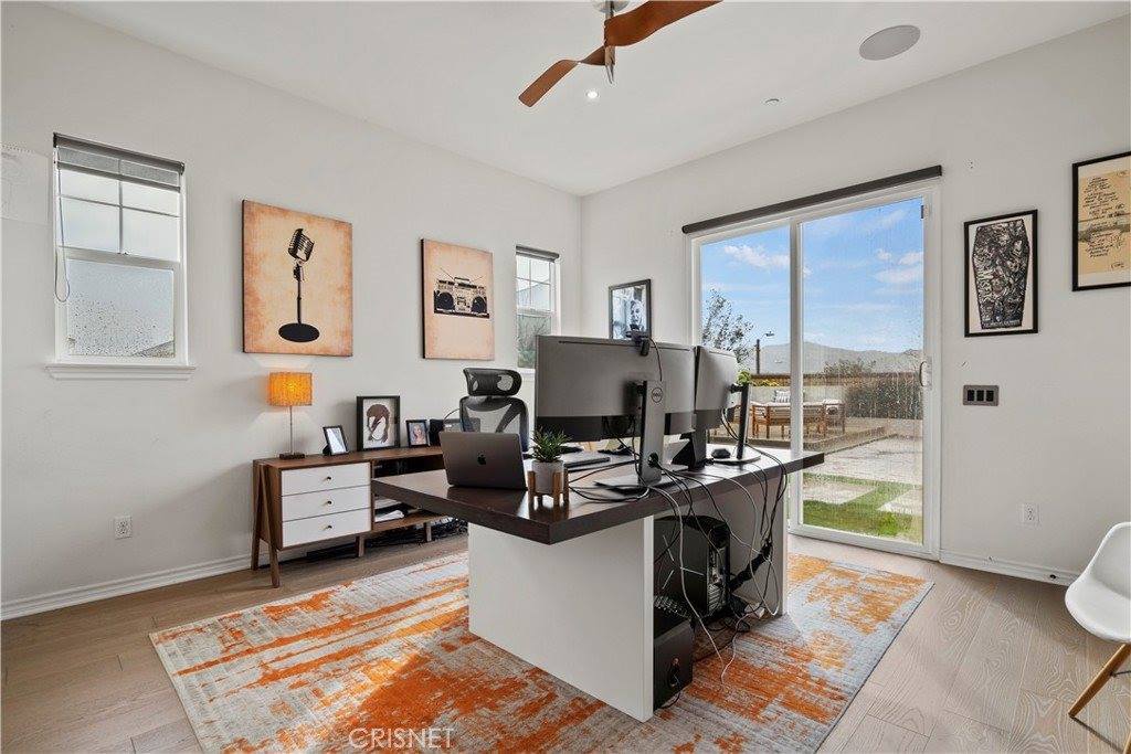 22384 Midtown Court, Saugus, CA 91350