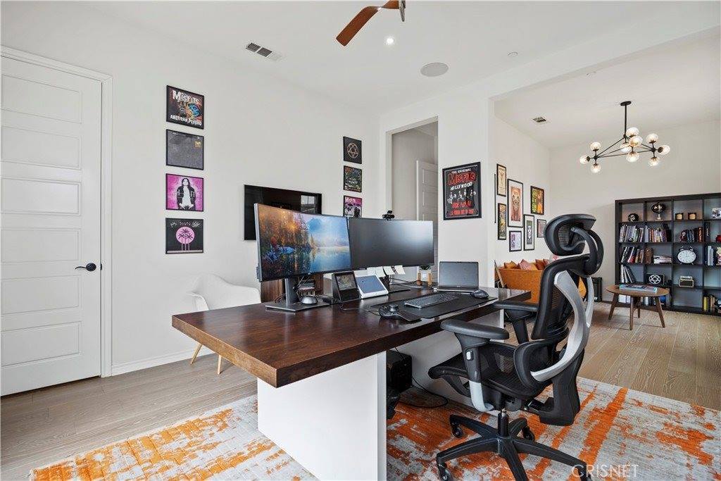 22384 Midtown Court, Saugus, CA 91350