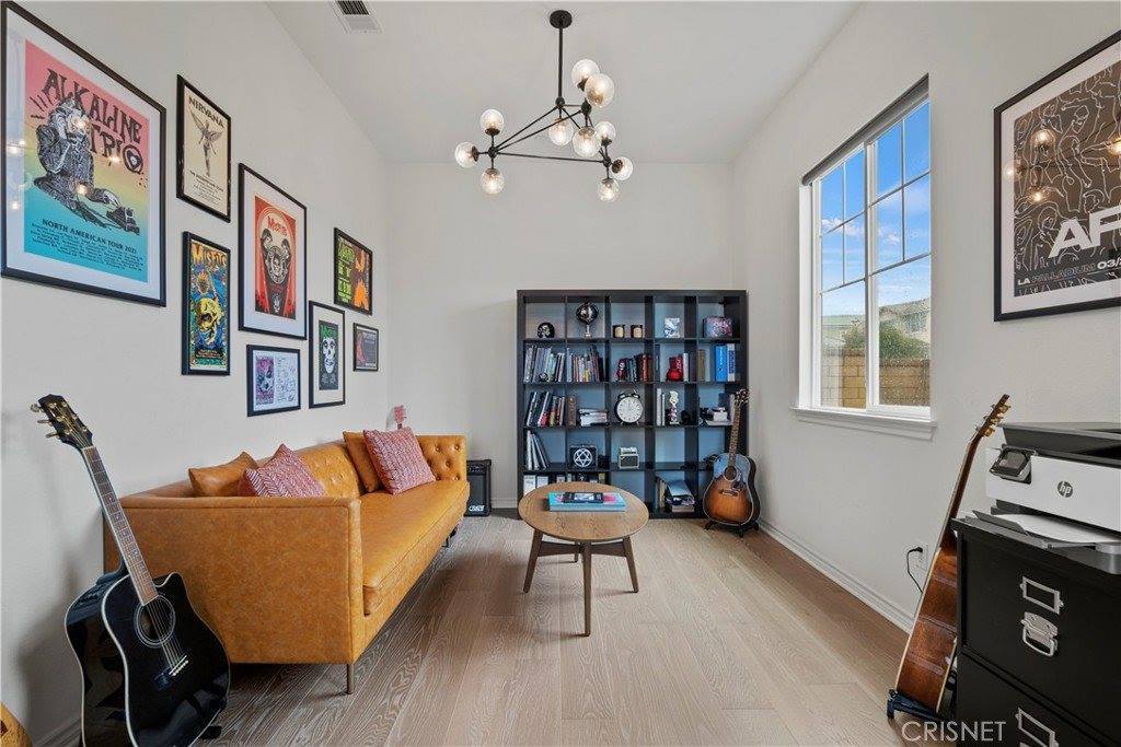 22384 Midtown Court, Saugus, CA 91350