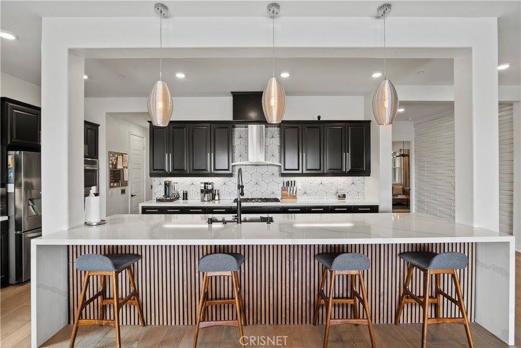 22384 Midtown Court, Saugus, CA 91350