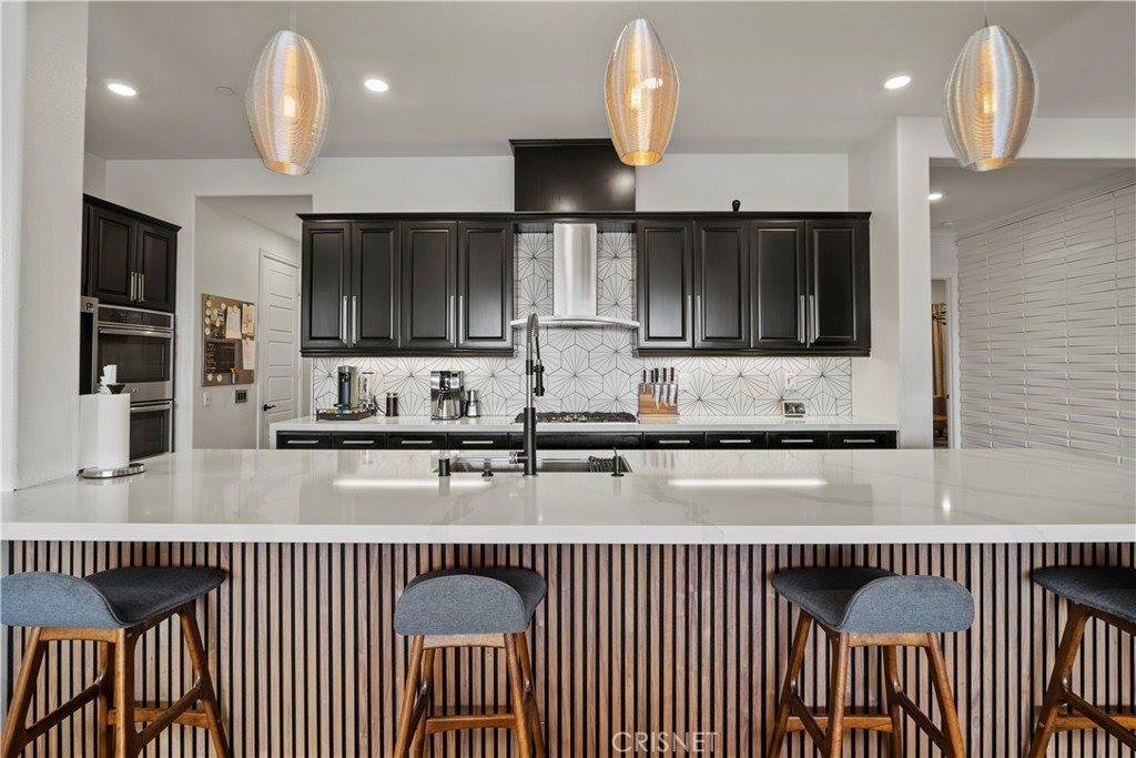 22384 Midtown Court, Saugus, CA 91350