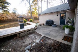 313 Lakeside Dr, Brandon, MS 39047