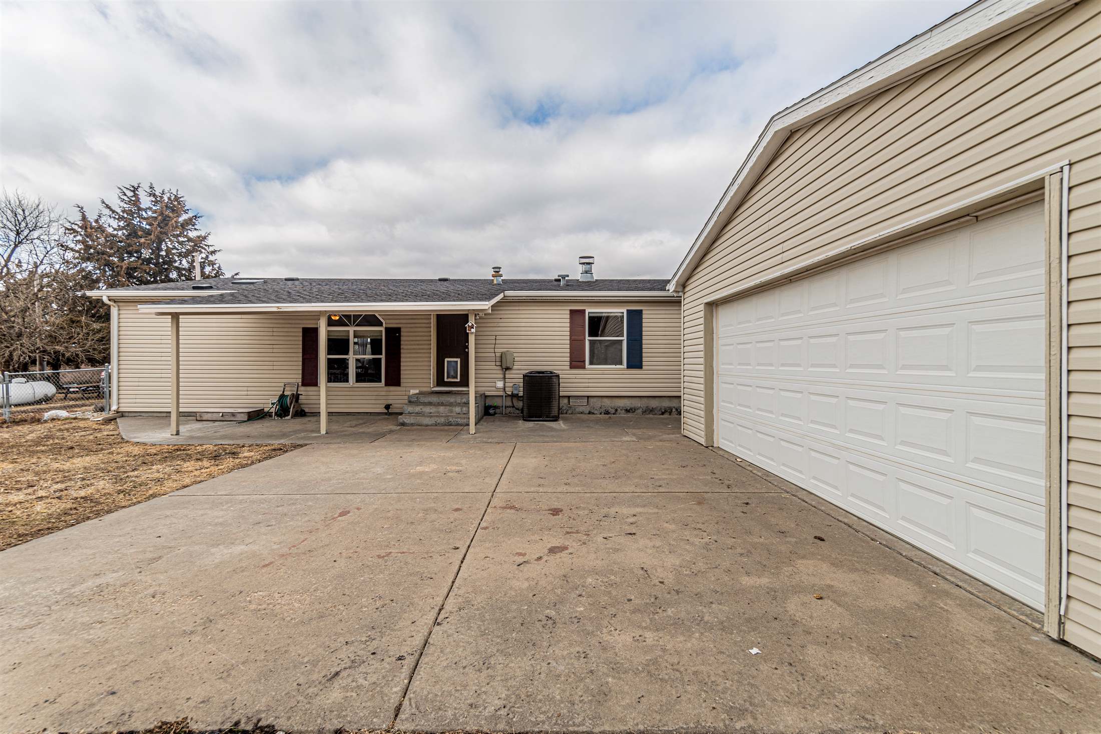 10802 Moske Circle, Milford, KS 66514