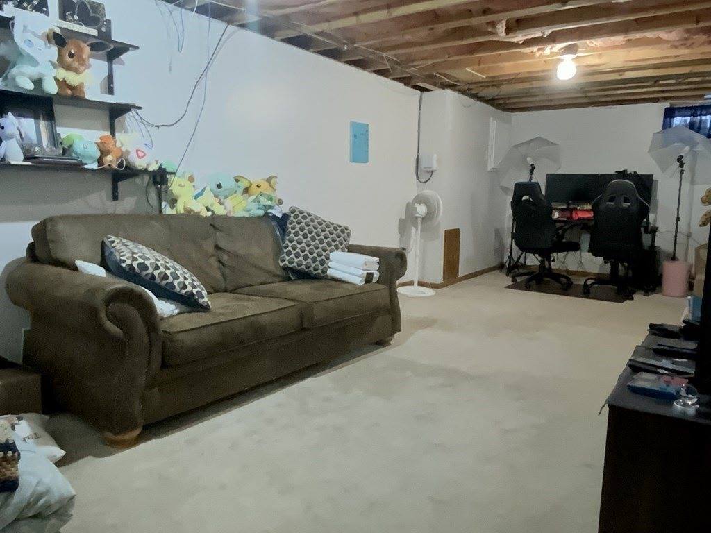 271 Parkerview St, Springfield, MA 01129