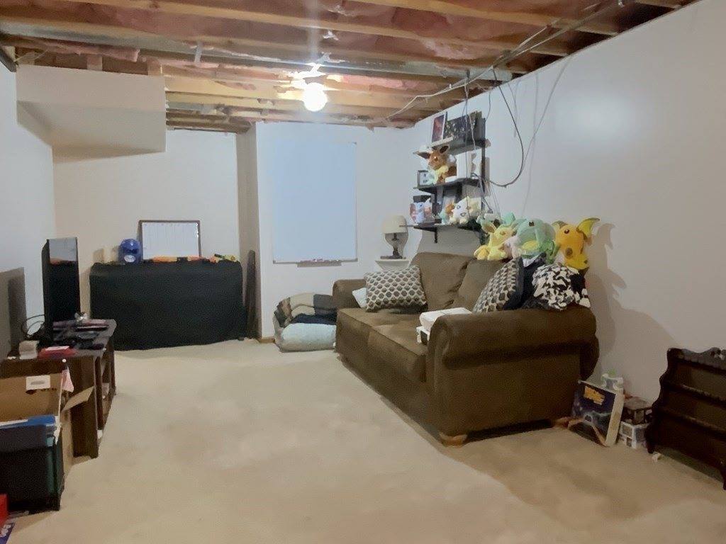 271 Parkerview St, Springfield, MA 01129