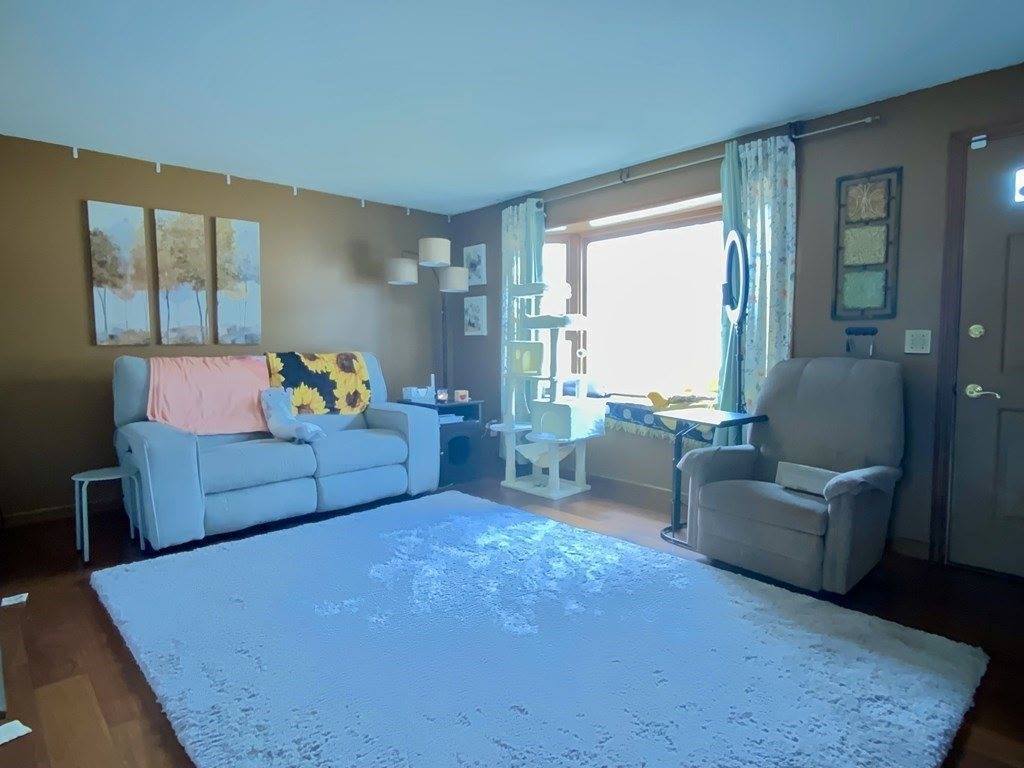 271 Parkerview St, Springfield, MA 01129