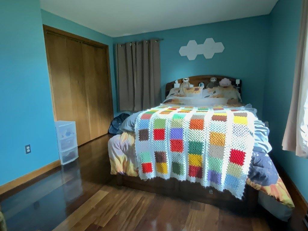 271 Parkerview St, Springfield, MA 01129