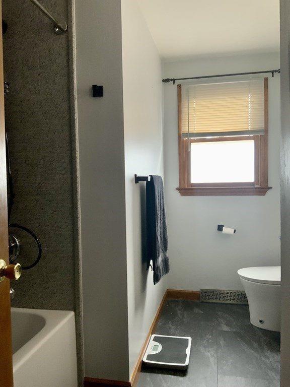 271 Parkerview St, Springfield, MA 01129