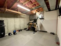 271 Parkerview St, Springfield, MA 01129