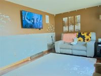 271 Parkerview St, Springfield, MA 01129
