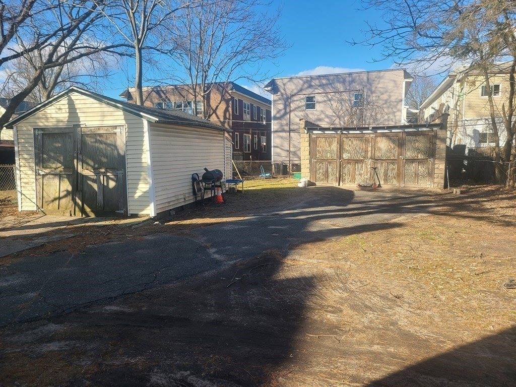 88 Tyler St, Springfield, MA 01109
