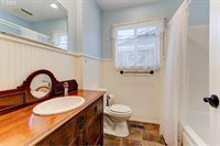 9580 SW Bayou Dr, McMinnville, OR 97128